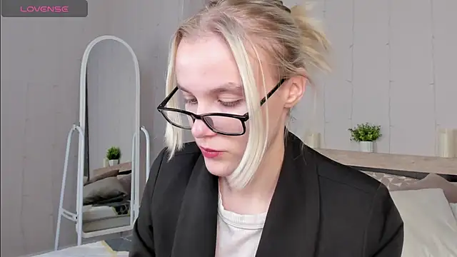 Carolin Miller online show from 09/23/25, 06:16