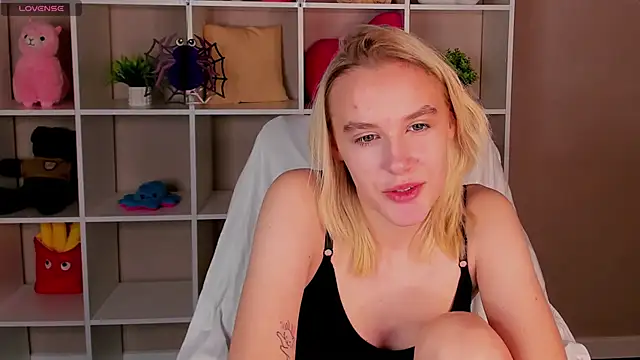 Carolin Miller online show from 10/27/25, 01:42