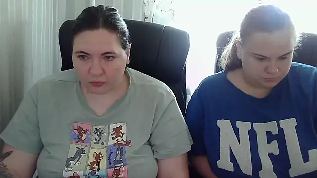 HollyXEva online show from 09/26/25, 12:42