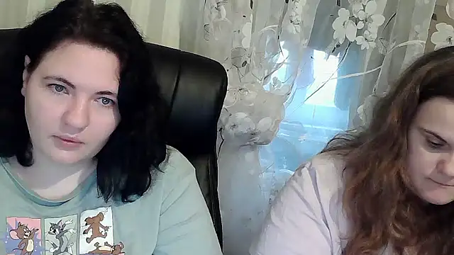 HollyXEva online show from 10/20/25, 02:17