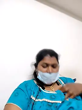 Snapshot of tamil_Miraclequeen chatting on 11/08/25, 05:01 tamil Miraclequeen online show from 11/08/25, 05:01