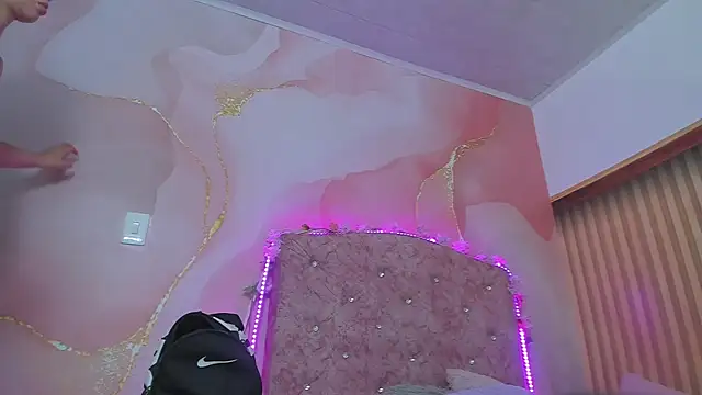 violet taylor  online show from 12/17/25, 02:17