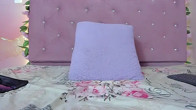 violet taylor  online show from 05/18/26, 02:29