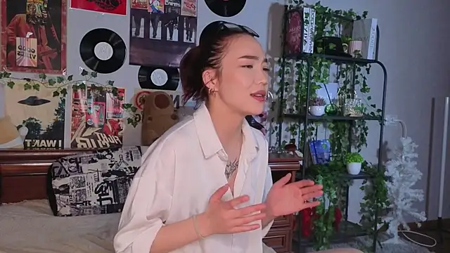 Snapshot of OdetteBiddy chatting on 11/08/25, 08:29 OdetteBiddy online show from 11/08/25, 08:29