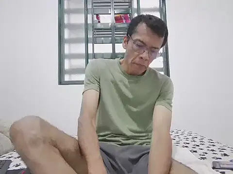 skinnylatino51 online show from 09/18/25, 12:40