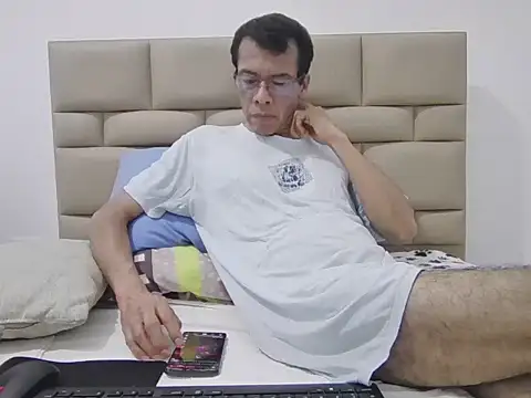 skinnylatino51 online show from 09/21/25, 12:23