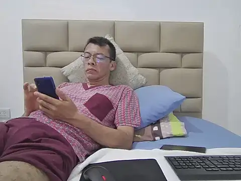 skinnylatino51 online show from 03/18/26, 12:36