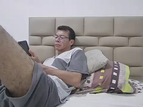 skinnylatino51 online show from 04/16/26, 12:33