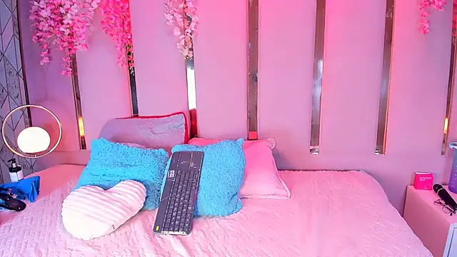 EmmaWilliam1 online show from 02/03/26, 06:40