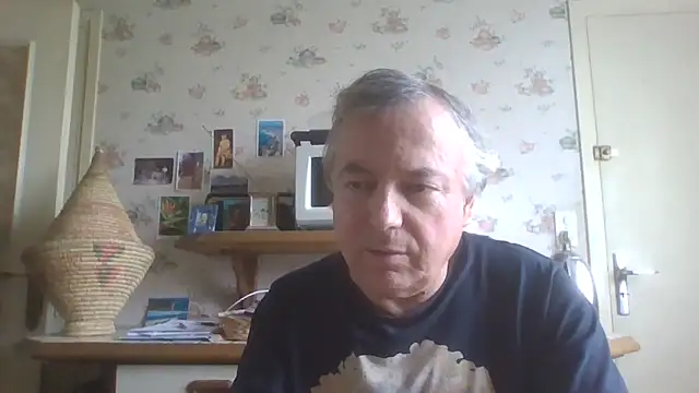 Snapshot of gegevincent chatting on 05/08/26, 12:54 gegevincent online show from 05/08/26, 12:54