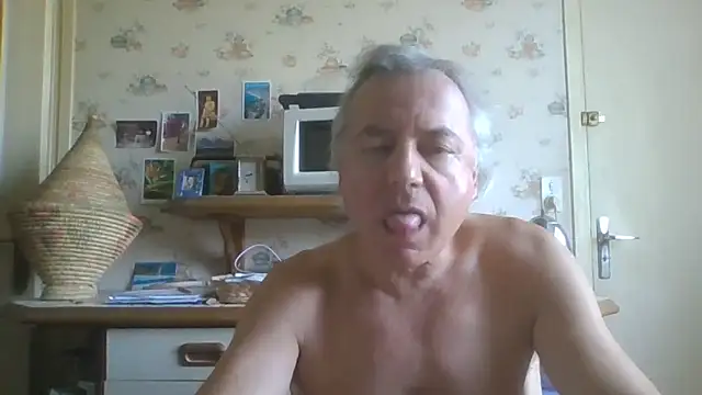 Snapshot of gegevincent chatting on 06/27/26, 01:17 gegevincent online show from 06/27/26, 01:17
