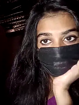 umairahaasan 1 online show from 11/14/25, 10:14