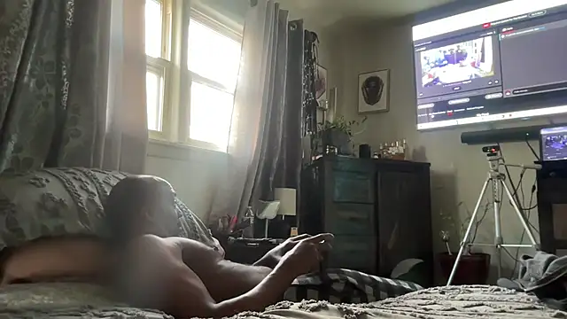 Snapshot of sexyred77713 chatting on 02/11/26, 09:31 sexyred77713 online show from 02/11/26, 09:31