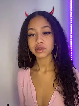 Snapshot of jadee8 chatting on 10/29/25, 07:48 jadee8 online show from 10/29/25, 07:48