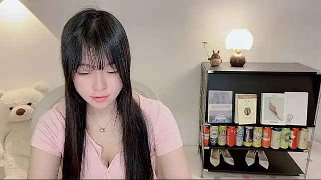 Snapshot of Onechestnut chatting on 06/26/26, 04:06 Onechestnut online show from 06/26/26, 04:06