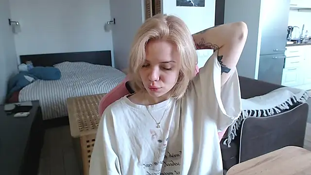 enchanting chloe online show from 03/19/26, 08:40