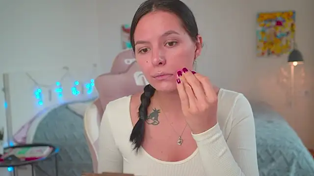 Snapshot of EwelynScott chatting on 10/20/25, 10:05 EwelynScott online show from 10/20/25, 10:05