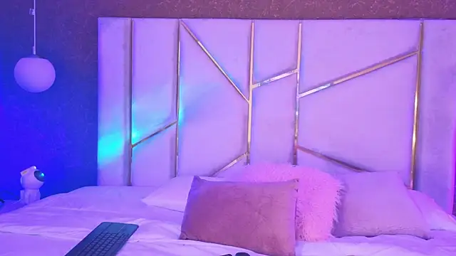 Miiss Bubble online show from 09/17/25, 07:37
