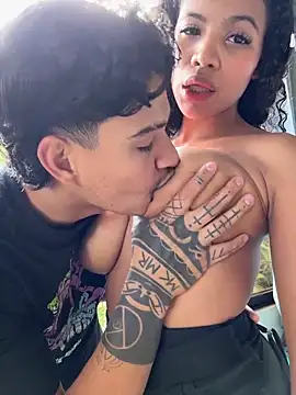 Snapshot of Rose-andres chatting on 11/30/25, 08:02 Rose-andres online show from 11/30/25, 08:02