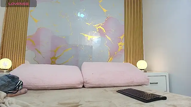 Snapshot of JulietaMills chatting on 11/07/25, 07:36 JulietaMills online show from 11/07/25, 07:36