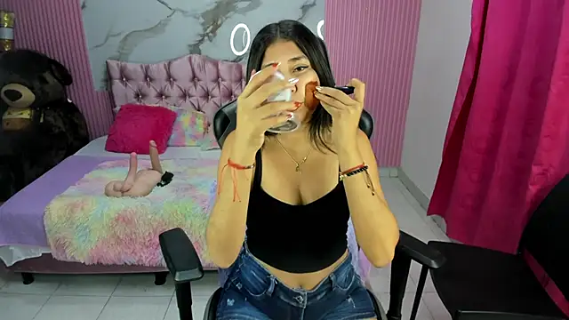 Mindy 19 online show from 11/30/25, 10:52