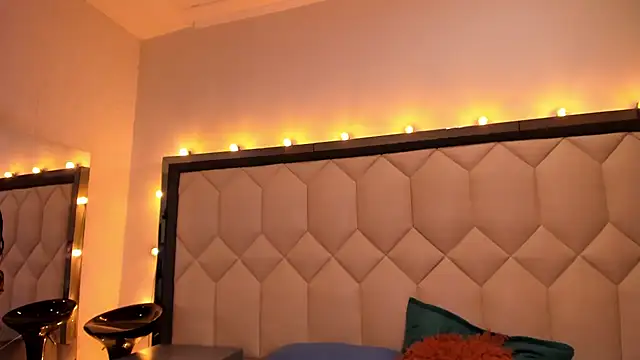 Scarletbigbug online show from 09/17/25, 06:42