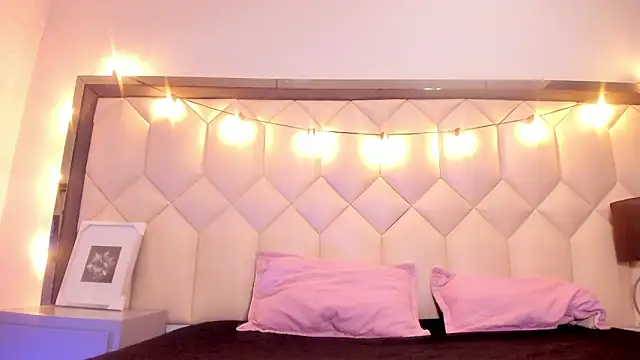 Scarletbigbug online show from 02/12/26, 12:00