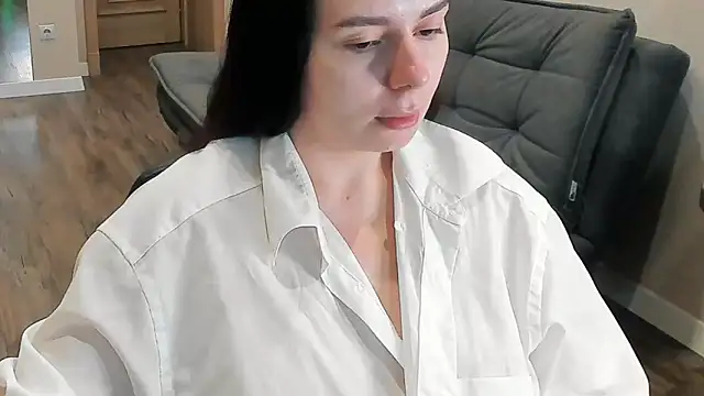 Snapshot of Di_na_Bell chatting on 06/18/26, 09:14 Di na Bell online show from 06/18/26, 09:14