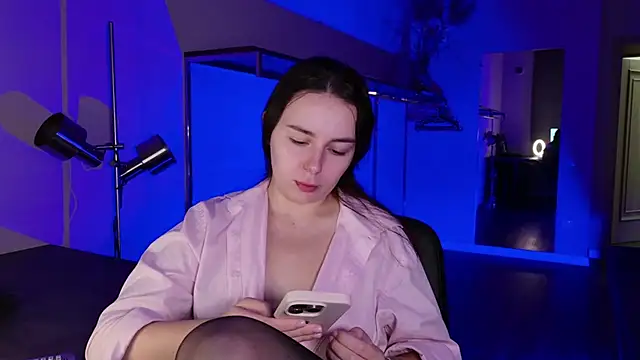 Snapshot of Di_na_Bell chatting on 07/28/26, 11:17 Di na Bell online show from 07/28/26, 11:17