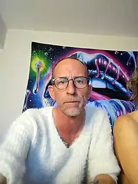 Snapshot of we_are_fucking_serious chatting on 04/19/26, 04:01 we are fucking serious online show from 04/19/26, 04:01