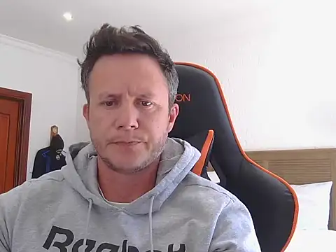 Snapshot of TroyDieselXXX chatting on 09/18/25, 09:44 TroyDieselXXX online show from 09/18/25, 09:44