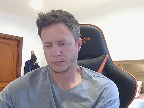 Snapshot of TroyDieselXXX chatting on 09/20/25, 04:57 TroyDieselXXX online show from 09/20/25, 04:57