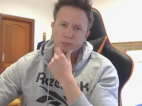 Snapshot of TroyDieselXXX chatting on 09/23/25, 04:15 TroyDieselXXX online show from 09/23/25, 04:15