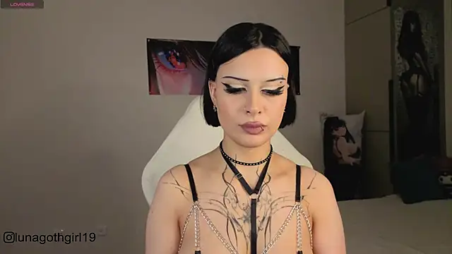 IamLuna2006 online show from 12/03/25, 04:53