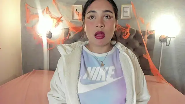 Snapshot of GiannaSlimJB chatting on 10/19/25, 03:18 GiannaSlimJB online show from 10/19/25, 03:18