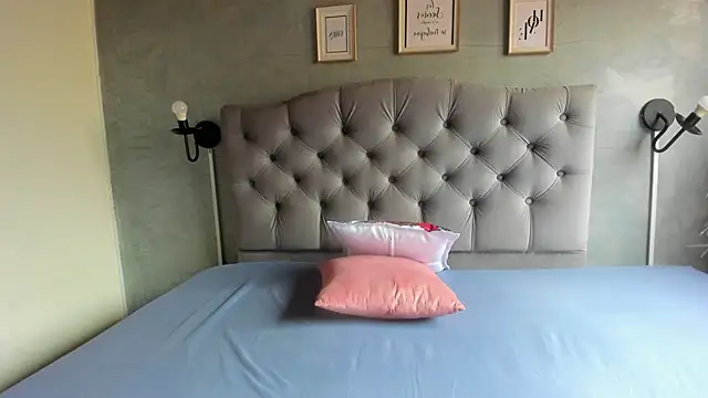 Snapshot of GiannaSlimJB chatting on 12/22/25, 07:33 GiannaSlimJB online show from 12/22/25, 07:33