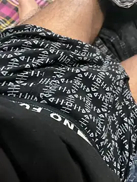 Snapshot of zack6x chatting on 11/16/25, 02:33 zack6x online show from 11/16/25, 02:33