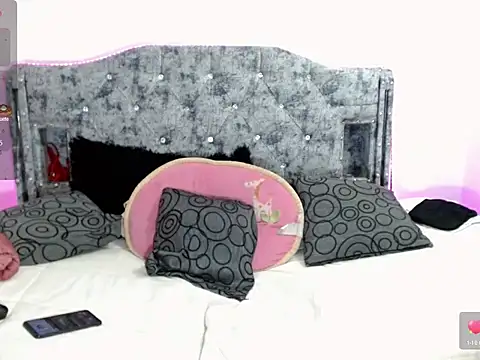 Snapshot of x_isabella_x chatting on 09/26/25, 04:49 x isabella x online show from 09/26/25, 04:49