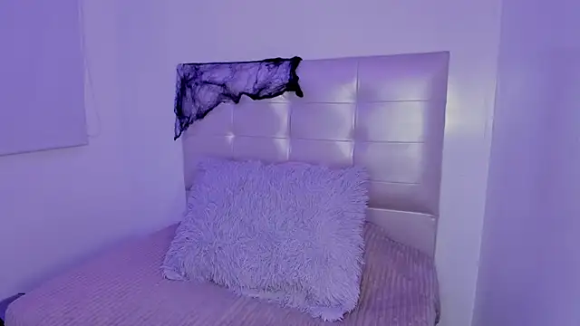 Anna Blade  online show from 10/27/25, 12:15