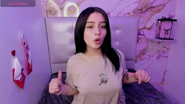 Anna Blade  online show from 04/23/26, 04:42