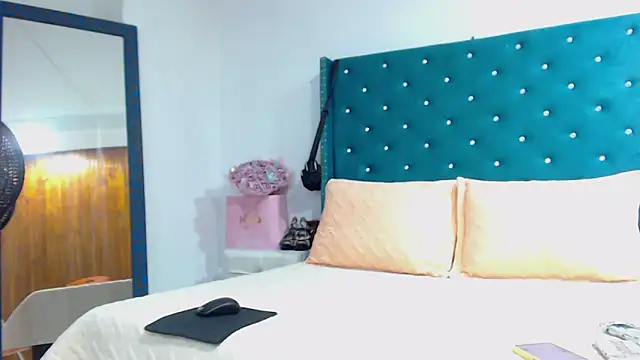 KimScarleth online show from 12/17/25, 02:45