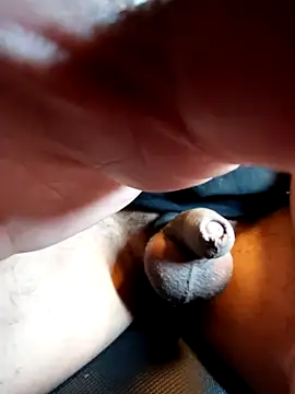 Snapshot of xneko_ chatting on 02/01/26, 04:33 xneko online show from 02/01/26, 04:33