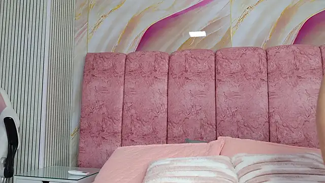 emmacurvy online show from 04/21/26, 03:02