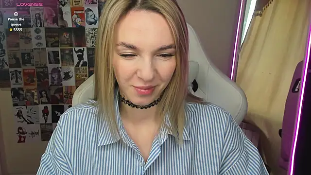 NessaDiazz online show from 10/17/25, 01:20