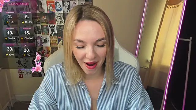 NessaDiazz online show from 10/23/25, 04:56