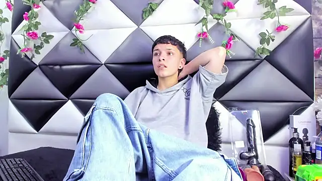 Snapshot of Megan_Thompson_ chatting on 10/28/25, 02:15 Megan Thompson  online show from 10/28/25, 02:15