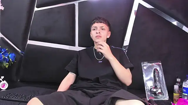 Megan Thompson  online show from 12/18/25, 02:17