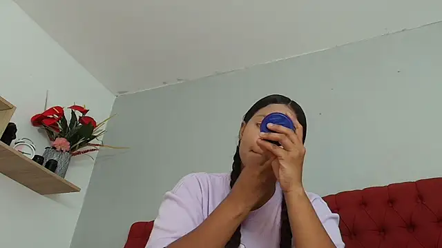 Snapshot of keyla_mejia chatting on 05/04/26, 12:01 keyla mejia online show from 05/04/26, 12:01