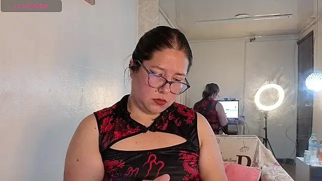 Snapshot of scarlett_widow_ chatting on 05/16/26, 03:14 scarlett widow online show from 05/16/26, 03:14
