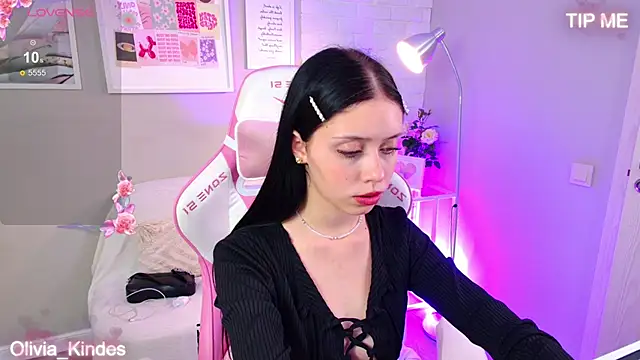 Olivia Kindes online show from 09/17/25, 05:14